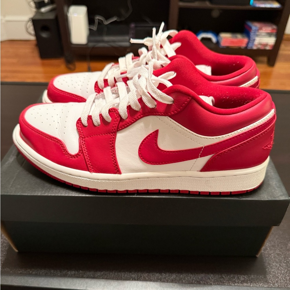 Jordan 1 Low - White and Red